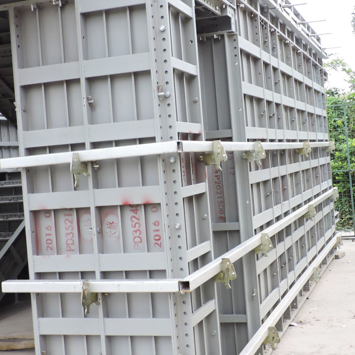 老人和儿童的优惠主要体现在门票上（按景区政策）