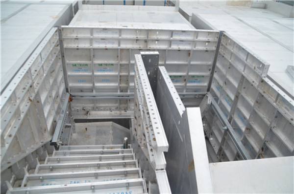 折叠屏+机器人手机双王炸