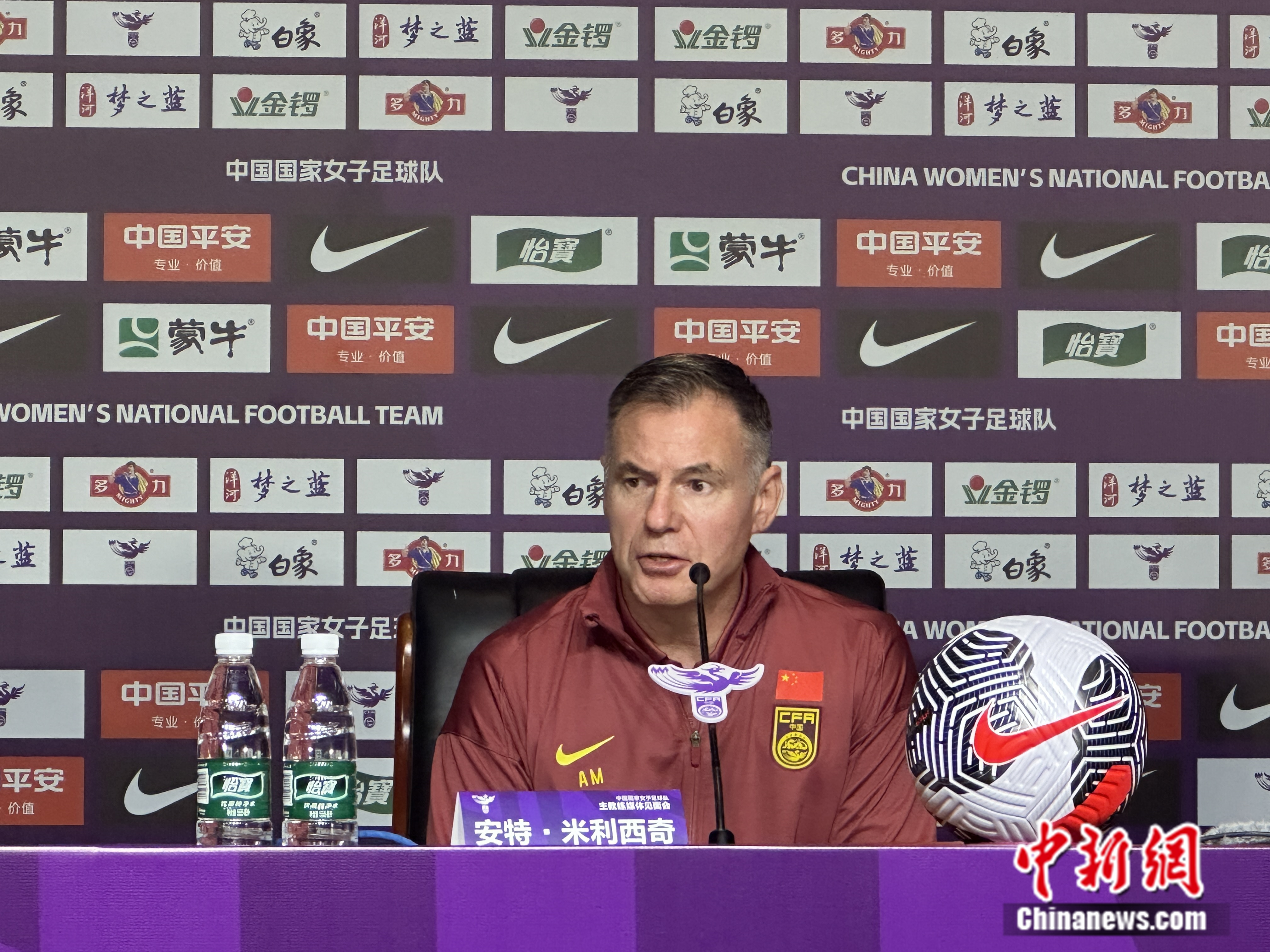 中国女足新帅米利西奇正式亮相，如何在两年空