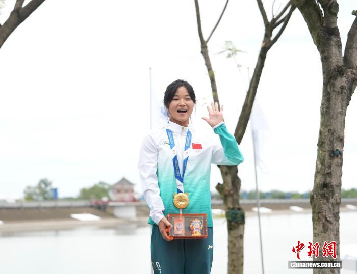 成都世运会金牌得主徐露：希望让世界看到滑水