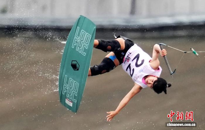 成都世运会金牌得主徐露：希望让世界看到滑水