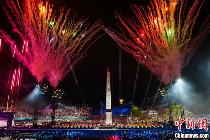 巴黎残奥会开幕中国红闪耀协和广场