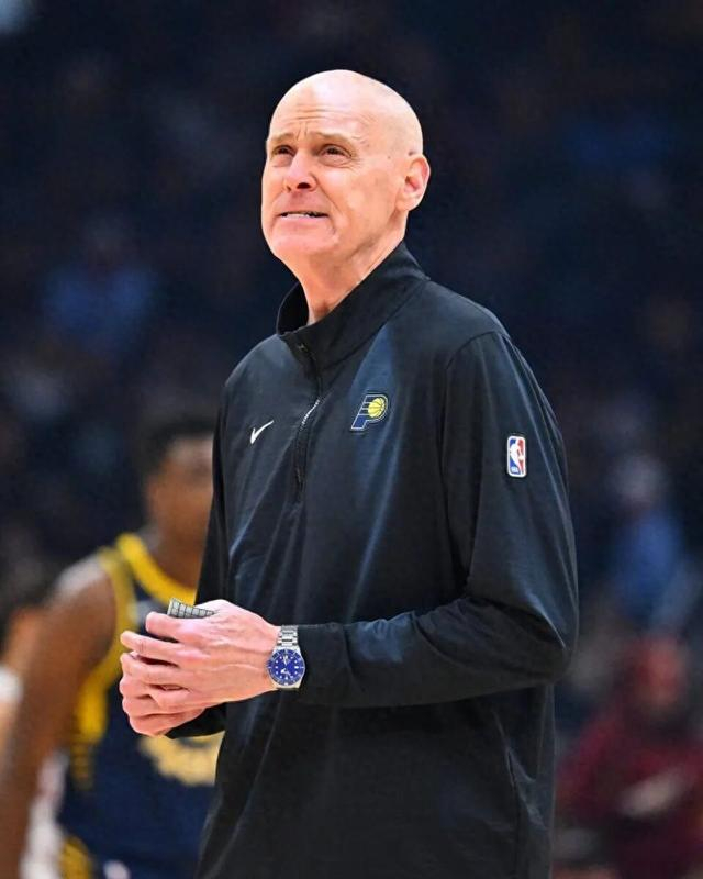 步行者15连败陷深渊 祖巴茨首战遭肘击退赛