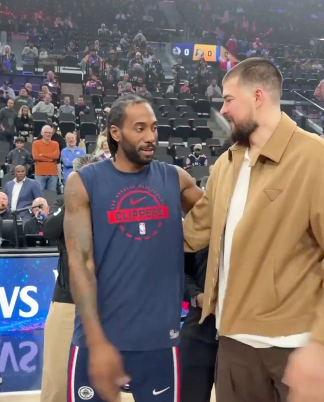 步行者15连败陷深渊 祖巴茨首战遭肘击退赛