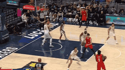 步行者15连败陷深渊 祖巴茨首战遭肘击退赛