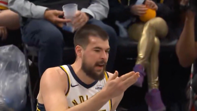 步行者15连败陷深渊 祖巴茨首战遭肘击退赛