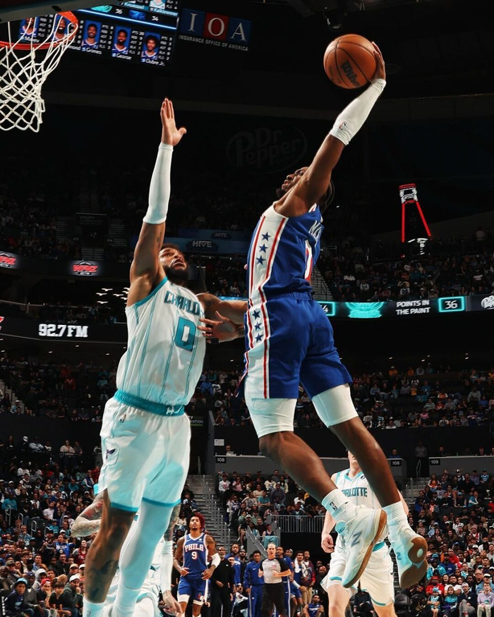 76人三巨头合体迎关键战 恩比德乔治复出助队冲