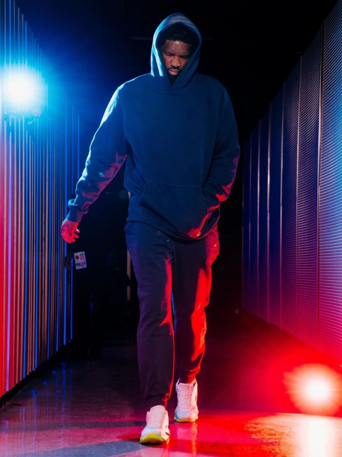 76人三巨头合体迎关键战 恩比德乔治复出助队冲