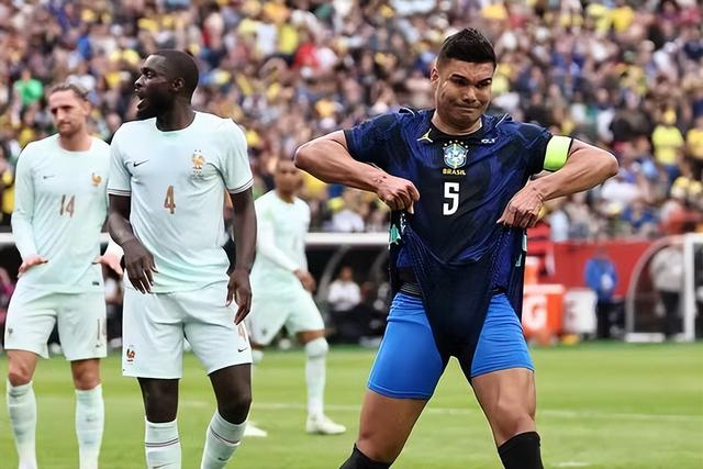 巴西队迎战克罗地亚 马尔基尼奥斯复出维尼修斯