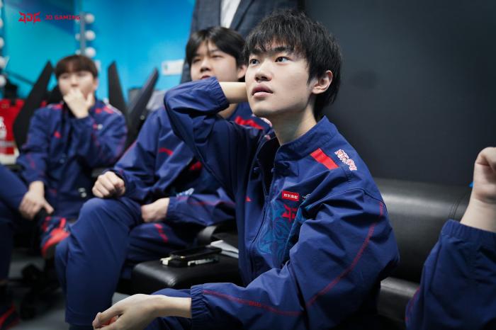 电竞少年的成长之路与母爱的支撑