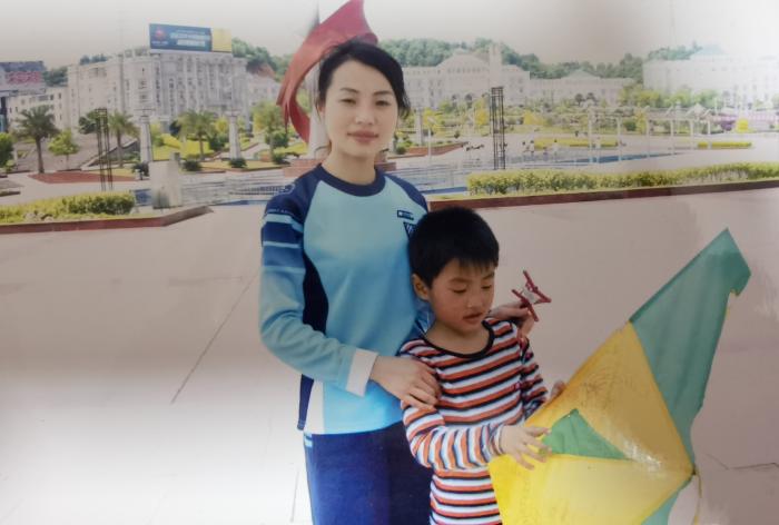 电竞少年的成长之路与母爱的支撑