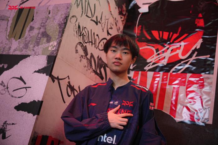 电竞少年的成长之路与母爱的支撑