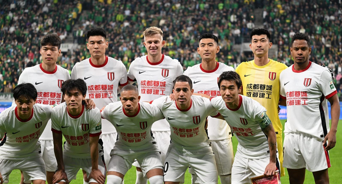 成都蓉城欠薪案引争议，球队状态领跑中超